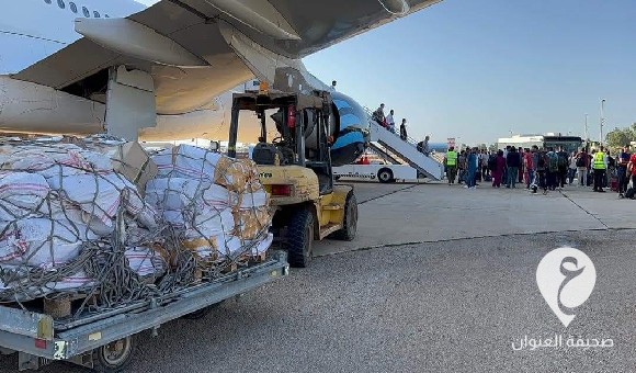 وصول شحنة مساعدات إغاثية جزائرية لمطار بنينا في بنغازي قادمة من معيتيقة - العنوان الاخير 13